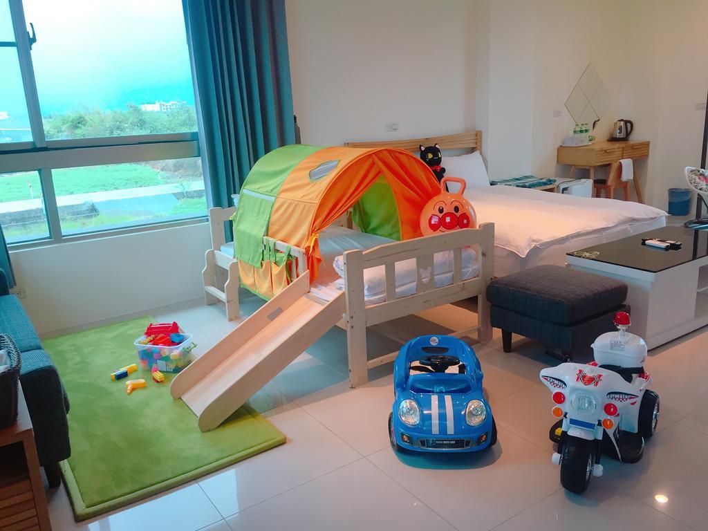 Running Kids B&B Цзяосі Екстер'єр фото